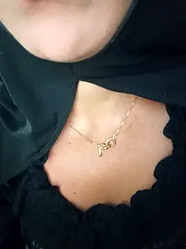 nadia  abaud online show from March 12, 8:41 am