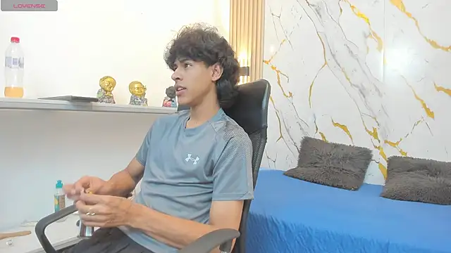 Zayn Fox32 online show from April 29, 7:20 pm