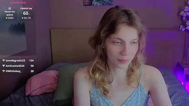 Emily Cartex online show from July 28, 2:24 pm