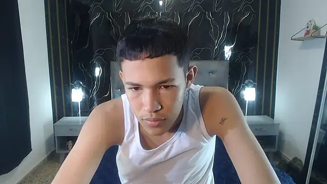 Snapshot of PhillipCox chatting on May 28, 7:55 pm PhillipCox online show from May 28, 7:55 pm