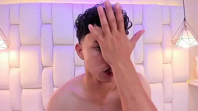 WillEscobar online show from April 29, 1:59 pm