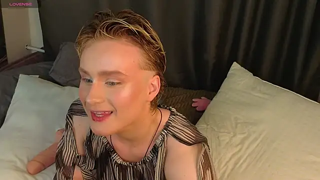 Snapshot of cumboydoll chatting on May 20, 9:10 pm cumboydoll online show from May 20, 9:10 pm