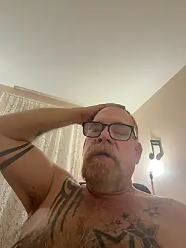 Snapshot of Caesar_Baxter chatting on April 26, 12:41 am Caesar Baxter online show from April 26, 12:41 am
