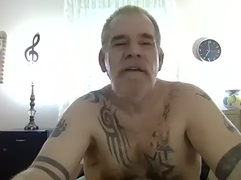 Snapshot of Caesar_Baxter chatting on April 28, 10:59 pm Caesar Baxter online show from April 28, 10:59 pm