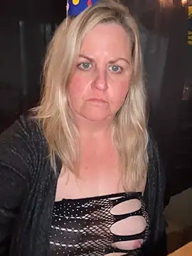 Bruiserboomer2 online show from May 15, 2:24 pm