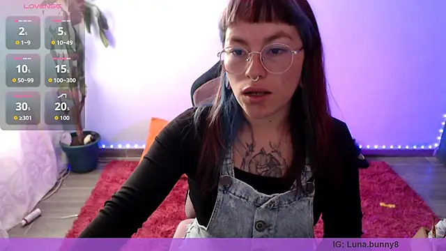 Snapshot of Nyxie8 chatting on May 25, 8:04 pm Nyxie8 online show from May 25, 8:04 pm