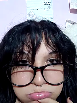 Snapshot of Sempai_Moon chatting on May 7, 12:38 am Sempai Moon online show from May 7, 12:38 am