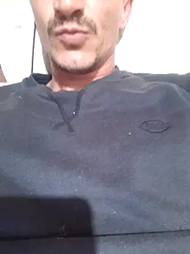 Snapshot of Gauchinho_1 chatting on May 17, 5:53 pm Gauchinho 1 online show from May 17, 5:53 pm