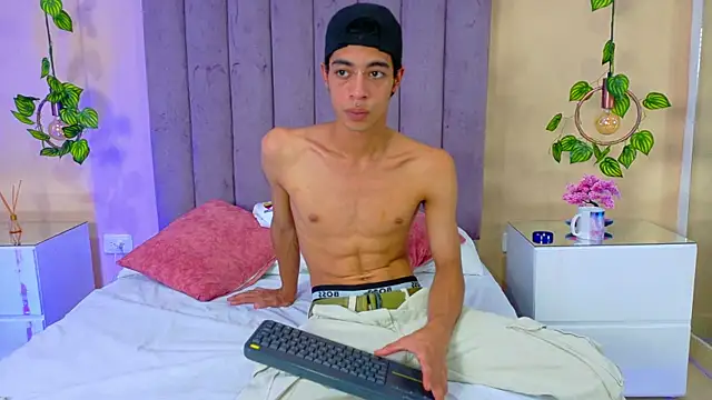 Snapshot of Liam__Mercury chatting on June 26, 8:02 pm Liam Mercury online show from June 26, 8:02 pm
