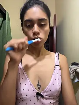 mia moonna online show from April 27, 10:57 am