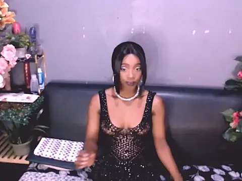 Snapshot of LolaSavageXO chatting on May 19, 6:47 pm LolaSavageXO online show from May 19, 6:47 pm