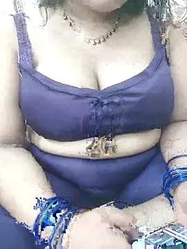 Snapshot of HD_Queen_69 chatting on June 16, 9:17 pm HD Queen 69 online show from June 16, 9:17 pm