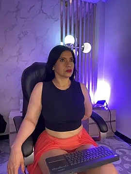 Dalila 5 online show from July 17, 7:30 pm