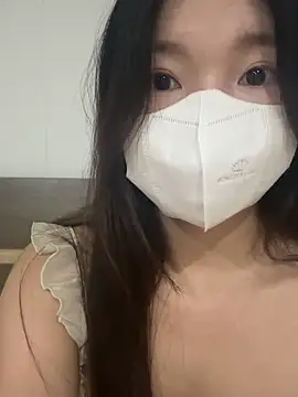 Snapshot of Ni_Tran chatting on May 4, 2:24 pm Ni Tran online show from May 4, 2:24 pm