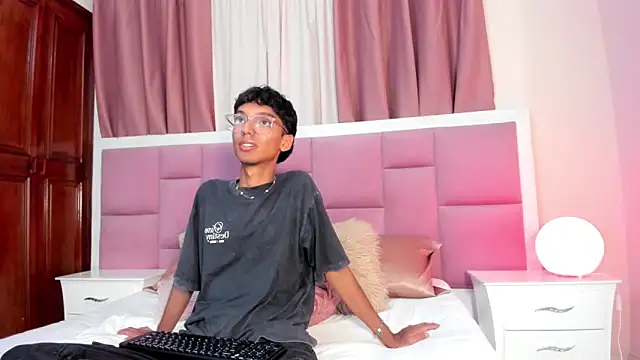 dear teven online show from May 3, 3:23 am