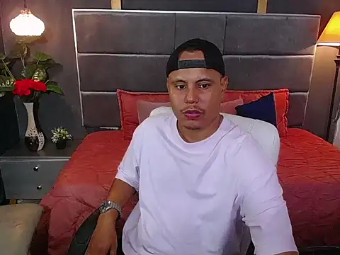 noah oliver1 online show from June 17, 1:19 am