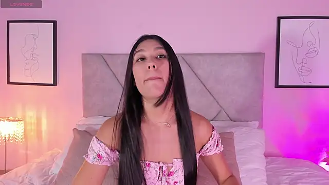 Snapshot of Emiilyh_ chatting on June 15, 10:12 pm Emiilyh online show from June 15, 10:12 pm