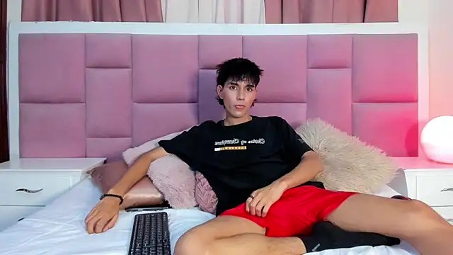Snapshot of christopher_robin4 chatting on May 2, 7:41 pm christopher robin4 online show from May 2, 7:41 pm