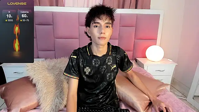 Snapshot of christopher_robin4 chatting on May 16, 7:23 pm christopher robin4 online show from May 16, 7:23 pm