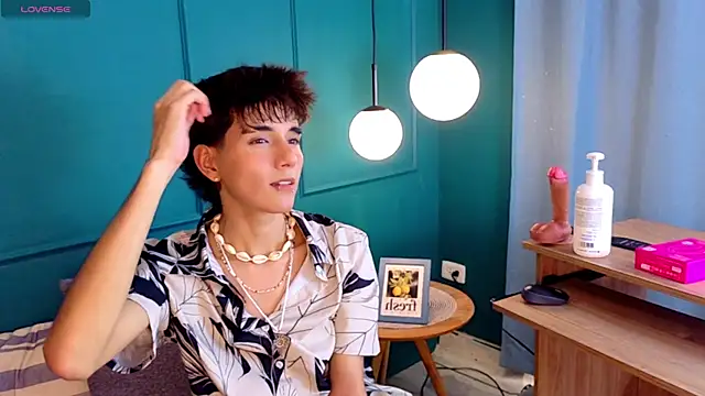 Snapshot of christopher_robin4 chatting on July 29, 7:34 pm christopher robin4 online show from July 29, 7:34 pm