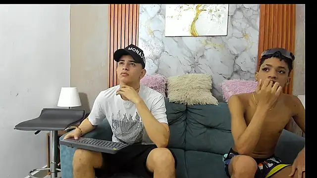 Snapshot of LOVE_GUYS1 chatting on June 19, 1:15 pm LOVE GUYS1 online show from June 19, 1:15 pm