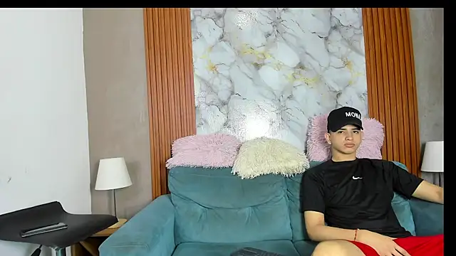 Snapshot of LOVE_GUYS1 chatting on June 23, 1:20 pm LOVE GUYS1 online show from June 23, 1:20 pm