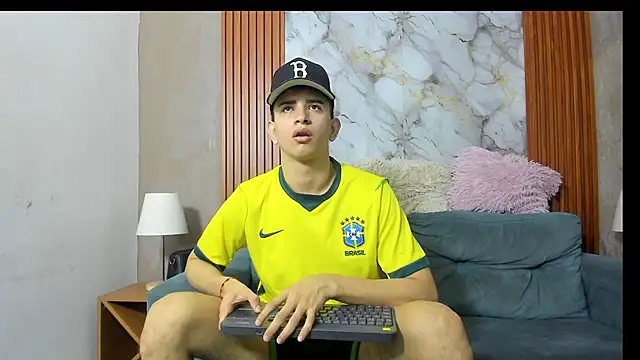 Snapshot of LOVE_GUYS1 chatting on July 1, 1:24 pm LOVE GUYS1 online show from July 1, 1:24 pm
