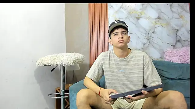 Snapshot of LOVE_GUYS1 chatting on July 2, 3:29 pm LOVE GUYS1 online show from July 2, 3:29 pm
