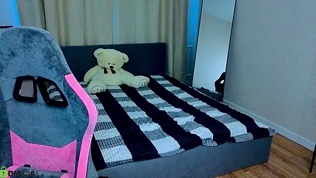 Julia Shyy online show from June 2, 1:51 am