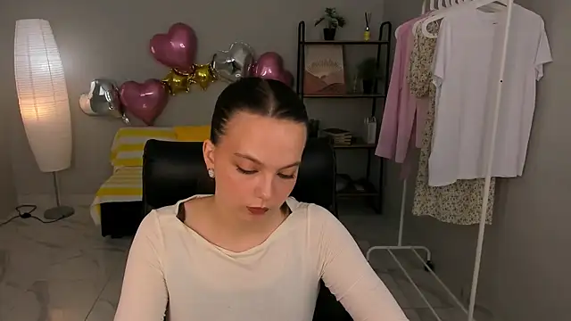 Miriam Foshib online show from May 2, 1:27 pm