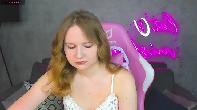 Emmaa Kimm online show from June 18, 12:44 am