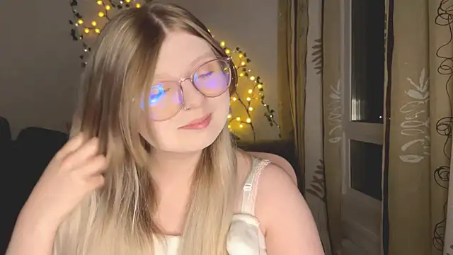 Snapshot of YukiBlush chatting on July 16, 10:05 pm YukiBlush online show from July 16, 10:05 pm