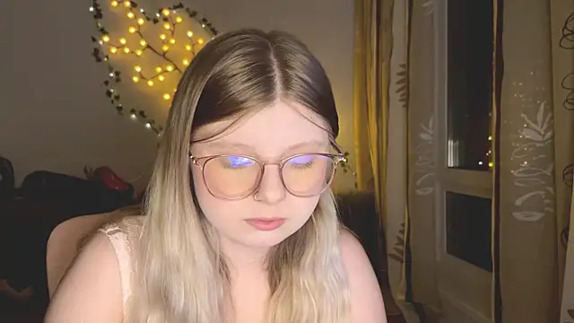 Snapshot of YukiBlush chatting on July 17, 9:19 pm YukiBlush online show from July 17, 9:19 pm