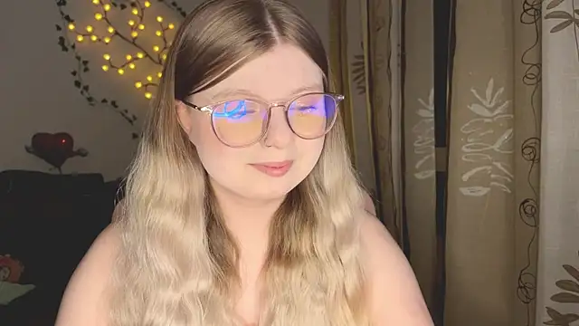 Snapshot of YukiBlush chatting on July 31, 8:30 pm YukiBlush online show from July 31, 8:30 pm