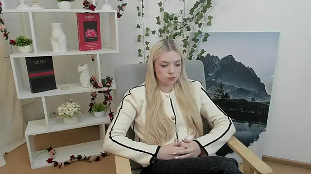 AmandaTrousdale online show from April 29, 5:30 pm