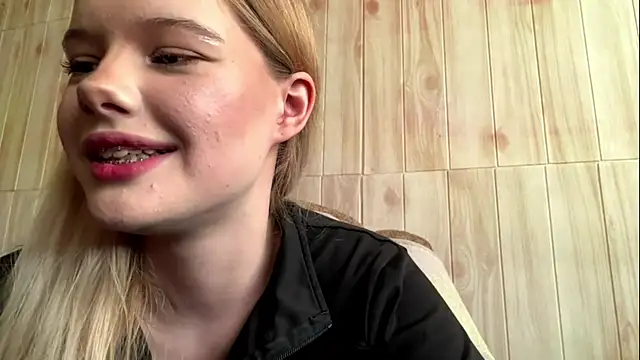 Snapshot of Malinwitch chatting on June 9, 2:17 pm Malinwitch online show from June 9, 2:17 pm