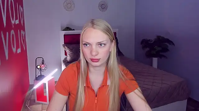 Snapshot of NancyGlamour chatting on June 1, 10:06 am NancyGlamour online show from June 1, 10:06 am