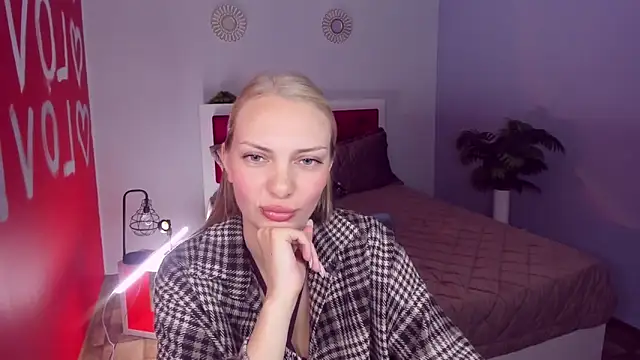 Snapshot of NancyGlamour chatting on June 6, 9:36 am NancyGlamour online show from June 6, 9:36 am
