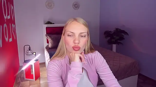 Snapshot of NancyGlamour chatting on June 7, 9:13 am NancyGlamour online show from June 7, 9:13 am