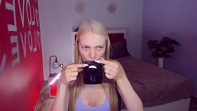 Snapshot of NancyGlamour chatting on June 8, 10:26 am NancyGlamour online show from June 8, 10:26 am