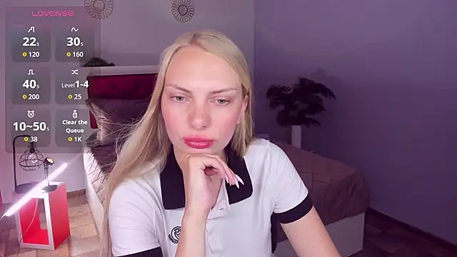 Snapshot of NancyGlamour chatting on June 12, 11:09 am NancyGlamour online show from June 12, 11:09 am
