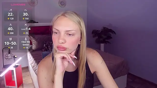 Snapshot of NancyGlamour chatting on June 13, 4:10 am NancyGlamour online show from June 13, 4:10 am