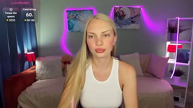 Snapshot of NancyGlamour chatting on June 15, 11:12 am NancyGlamour online show from June 15, 11:12 am