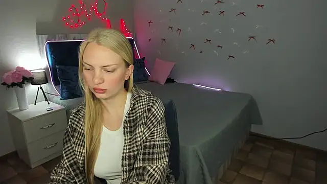 Snapshot of NancyGlamour chatting on June 24, 5:28 am NancyGlamour online show from June 24, 5:28 am