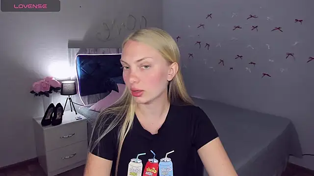 Snapshot of NancyGlamour chatting on July 5, 10:11 am NancyGlamour online show from July 5, 10:11 am
