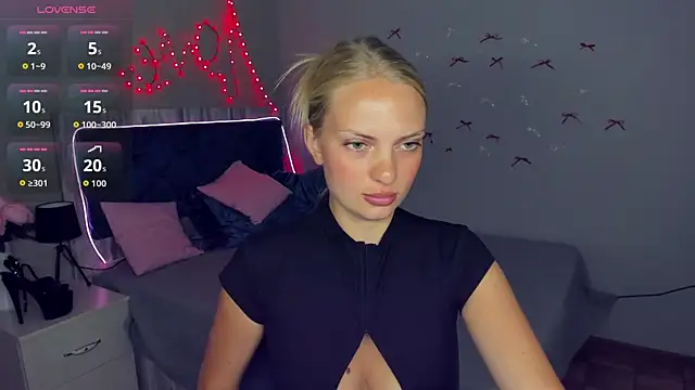 Snapshot of NancyGlamour chatting on July 17, 10:11 am NancyGlamour online show from July 17, 10:11 am