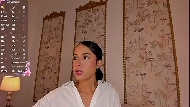 Snapshot of sara_castro24_ chatting on July 29, 8:51 pm sara castro24 online show from July 29, 8:51 pm