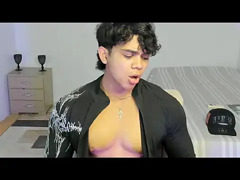 noahprada online show from May 14, 5:14 am