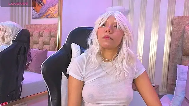 lilith pink   online show from May 8, 3:45 am