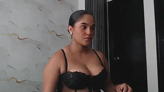 Snapshot of Liaa_cams chatting on June 11, 8:29 pm Liaa cams online show from June 11, 8:29 pm